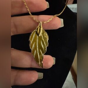 Enamel Mother Of Pearl Leaf Pendant Necklace Gold Tone 24”